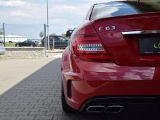 Mercedes-Benz Třídy C 63AMG BLACK-SERIES*6tKM!RARITA - 37