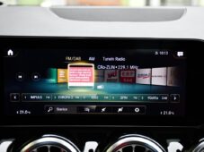 Mercedes-Benz GLA 35 AMG 4M N.TOP PANO K360° ČR - 32