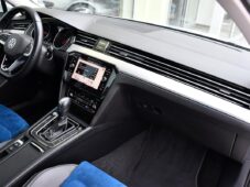 Volkswagen Passat 2,0 TDI ELEGANCE NAVI ACC - 24