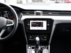 Volkswagen Passat 2,0 TDI ELEGANCE NAVI ACC - 6