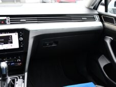 Volkswagen Passat 2,0 TDI ELEGANCE NAVI ACC - 7