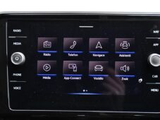 Volkswagen Passat 2,0 TDI ELEGANCE NAVI ACC - 32