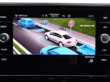 Volkswagen Passat 2,0 TDI ELEGANCE NAVI ACC - 33
