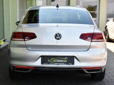 Volkswagen Passat 2,0 TDI ELEGANCE NAVI ACC - 9