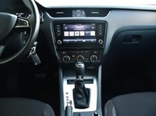 Škoda Octavia 1,6TDI DSG NAVI CARPLAY - 23