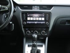 Škoda Octavia 1,6TDi DSG NAVI CARPLAY - 23