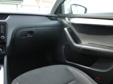 Škoda Octavia 1,6TDi DSG NAVI CARPLAY - 24
