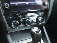 Škoda Octavia 1,6TDi DSG NAVI CARPLAY - 31