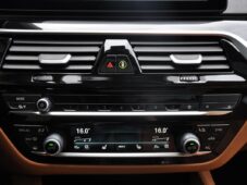 BMW Řada 5 530d xD LUXURY ZÁRUKA LASER - 26