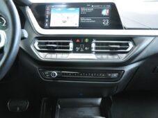 BMW Řada 2 218i M-SPORT ČR 1.MAJ - 23