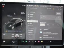 Tesla Model Y LONG RANGE DUAL - 29