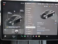 Tesla Model Y LONG RANGE DUAL - 32
