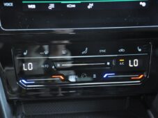 Volkswagen Passat 2.0TDi R-LINE 4M DSG LED TAŽNÉ - 24
