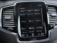 Volvo XC90 D5 AWD MOMENTUM ČR - 29