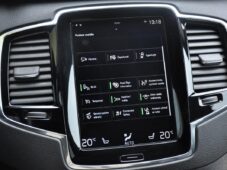 Volvo XC90 D5 AWD MOMENTUM ČR - 30