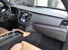 Volvo XC90 T8 AWD ULTIMATE BRIGHT Zadáno - 16