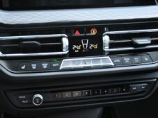 BMW Řada 2 218d M-SPORT HUD 1M ČR - 21