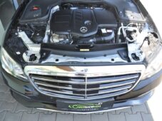Mercedes-Benz Třídy E 220d 4MATIC - 39