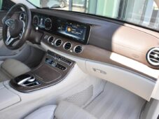 Mercedes-Benz Třídy E 220d 4MATIC - 17
