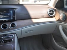 Mercedes-Benz Třídy E 220d 4MATIC - 8