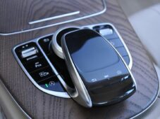 Mercedes-Benz Třídy E 220d 4MATIC - 25