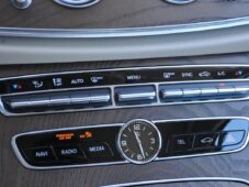 Mercedes-Benz Třídy E 220d 4MATIC - 26