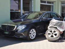 Mercedes-Benz Třídy E 220d 4MATIC - 1