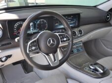Mercedes-Benz Třídy E 220d 4MATIC - 15