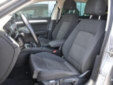 Volkswagen Passat 2.0TDi COMFORTLINE NAVI ČR 1M - 13