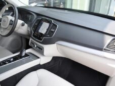 Volvo XC90 B5 AWD MOMENTUM PRO ČR 7.MÍST - 16