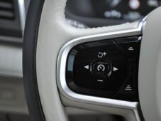 Volvo XC90 B5 AWD MOMENTUM PRO ČR 7.MÍST - 23