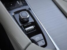 Volvo XC90 B5 AWD MOMENTUM PRO ČR 7.MÍST - 25