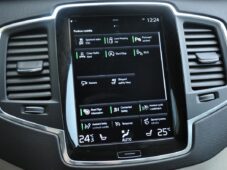 Volvo XC90 B5 AWD MOMENTUM PRO ČR 7.MÍST - 29