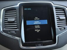 Volvo XC90 B5 AWD MOMENTUM PRO ČR 7.MÍST - 32