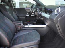 Mercedes-Benz GLB 200d 4MATIC TAŽNÉ PANORAMA ČR - 17