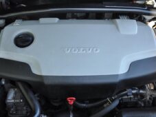 Volvo XC90 2.4D5 136KW 4X4 AUT. A/C TAŽNÉ - 31