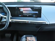 BMW iX xDrive40 HUD H/K TAŽNÉ - 6