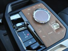 BMW iX xDrive40 HUD H/K TAŽNÉ - 25