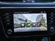 Škoda Superb 2.0TDi SPORTLINE DSG ACC - 32