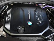 BMW Řada 3 320d xDrive M-SPORT PANO ČR 1M - 41