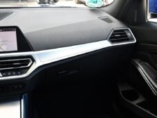 BMW Řada 3 320d xDrive M-SPORT PANO ČR 1M - 7