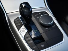 BMW Řada 3 320d xDrive M-SPORT PANO ČR 1M - 27