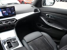 BMW Řada 3 320d xDrive M-SPORT ČR 1.M - 24
