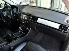 Volkswagen Touareg 3.0TDi V6 DSG 4M NAVI TAŽNÉ - 17