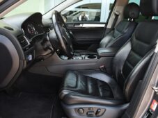 Volkswagen Touareg 3.0TDi V6 DSG 4M NAVI TAŽNÉ - 12