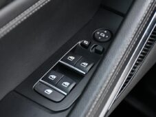 BMW X6 M50d xD M-SPORT HUD ČR 1M - 25