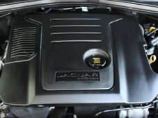 Jaguar F-Pace D200 AWD R-DYNAMIC ZÁRUKA PANO - 42