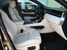 Jaguar F-Pace D200 AWD R-DYNAMIC ZÁRUKA PANO - 16