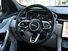 Jaguar F-Pace D200 AWD R-DYNAMIC ZÁRUKA PANO - 5