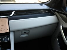 Jaguar F-Pace D200 AWD R-DYNAMIC ZÁRUKA PANO - 7